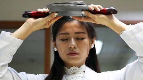 Un centro de terapia en Taiwán masajea a sus pacientes con cuchillos