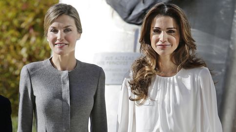 La Reina se viste de señorita Rottenmeier para su último encuentro con Rania