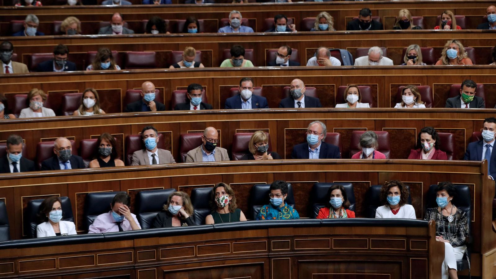 El PSOE llena su bancada incumpliendo las restricciones del Congreso