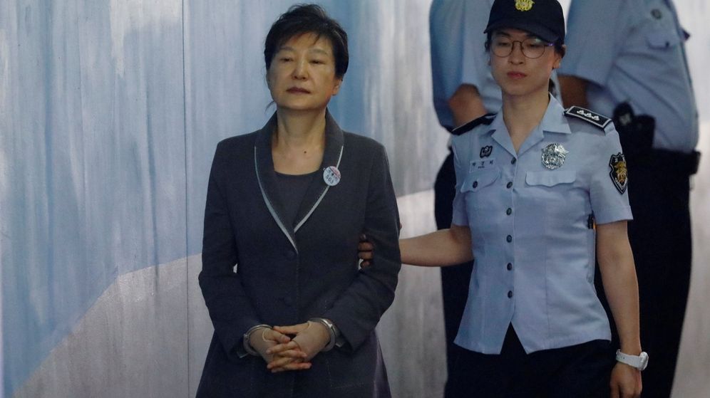 Resultado de imagen para ex presidenta corea del sur condena