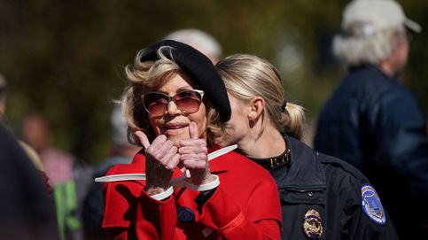 La actriz Jane Fonda agradece su BAFTA honorífico mientras es detenida