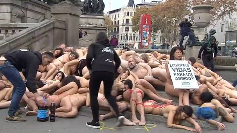Desnudos en Barcelona en protesta contra el uso de pieles