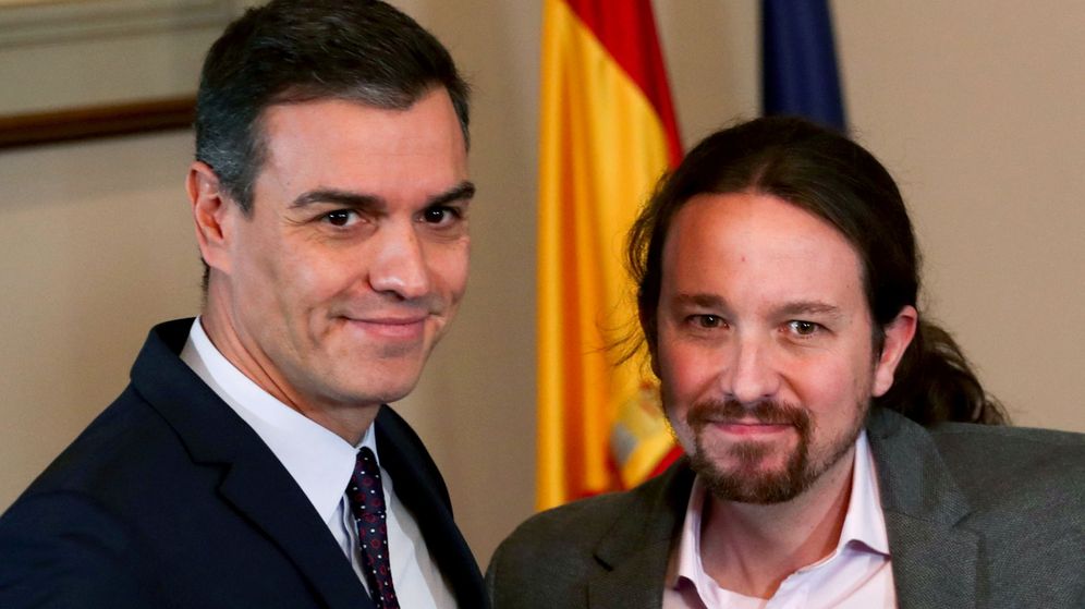 Foto: Pedro Sánchez y Pablo Iglesias, en la firma del preacuerdo. (Reuters)