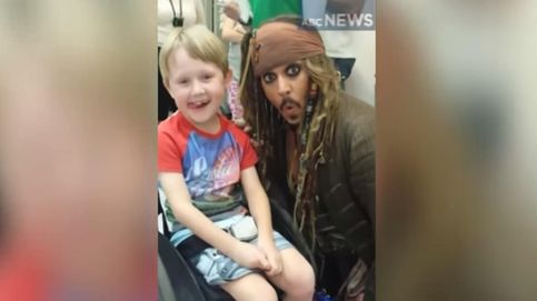 Jack Sparrow alegra con su visita a unos niños de un hospital de Australia
