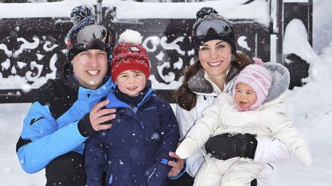 El príncipe George y la princesa Charlotte conocen la nieve
