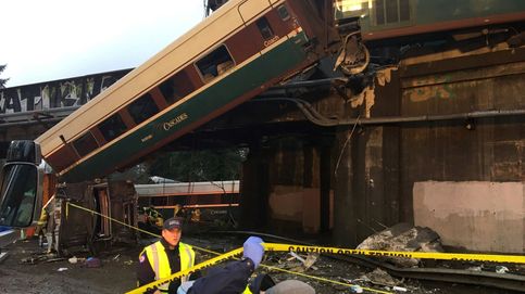 El descarrilamiento del tren de Washington que ha dejado al menos tres muertos, en imágenes