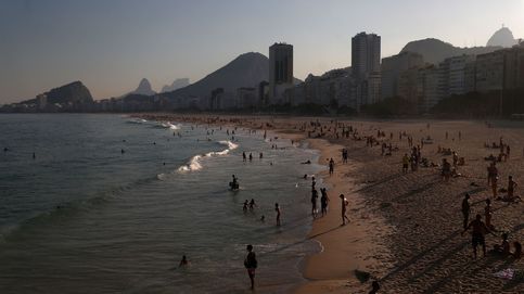 Desalojan la playa de Copacabana en Río de Janeiro por el aumento de casos