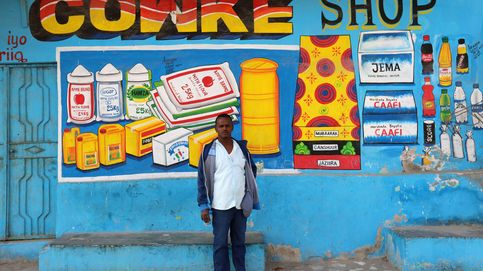 Los falsos escaparates de un pintor somalí conquistan Mogadiscio 