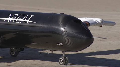 Este nuevo material permite a los aviones doblar las alas en pleno vuelo