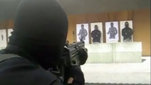 El cuerpo de élite de los Mossos practica tiro con compañeros