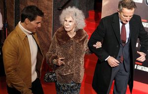 La duquesa de Alba, con Tom Cruise en el estreno de Misión Imposible