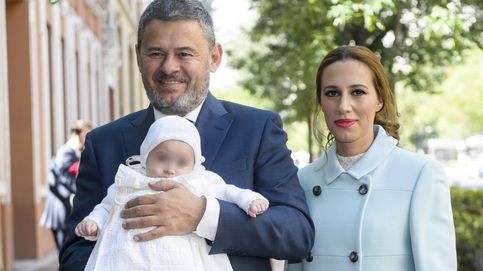 Miki Nadal y Carola Escámez bautizan a su hija Carmela 