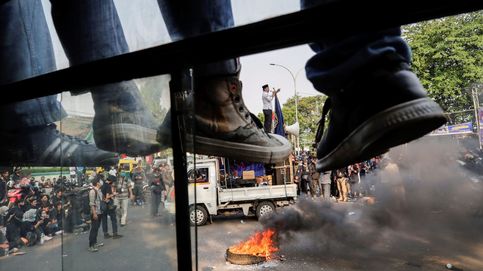 Protesta contra la Ley Ómnibus en Indonesia y preparativos para el Durga Puja: el día en fotos