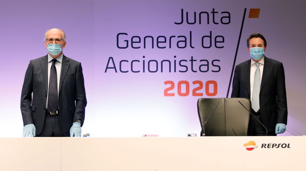 Foto: El Presidente de Repsol, Antonio Brufau (i), y el Consejero Delegado, Josu Jon Imaz (d), hoy viernes en la Junta General de Accionistas de la compañía, celebrada en Madrid. (EFE)