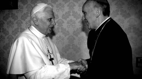 Benedicto XVI, contra la Compañía de Jesús, la gran guerra civil de la Iglesia que evitó Bergoglio