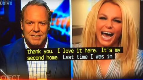 Las divertidas caras de Britney Spears durante una entrevista televisiva