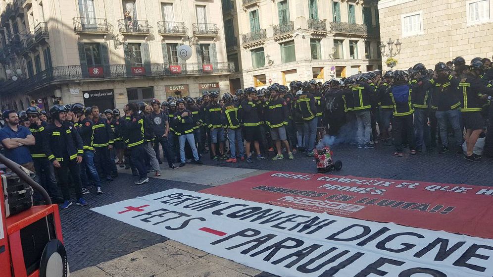 Foto: Más de un millar de trabajadores se concentraron en la plaza de Sant Jaume de Barcelona. (EC)