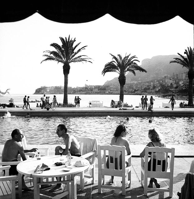 Foto: La piscina olÃ­mpica del hotel Monte Carlo Beach, a finales de los aÃ±os 40 del siglo pasado.