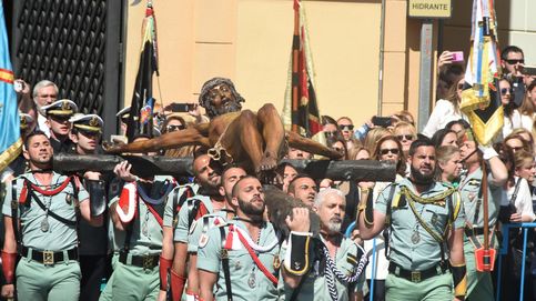 Jueves Santo en Málaga: la Legión desfila con el Cristo de Mena