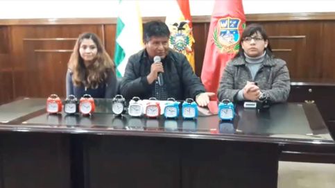Un alcalde boliviano regala despertadores a los trabajadores que llegan tarde