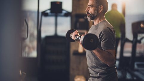 Hacer pesas en la vejez no solo mantiene los músculos fuertes: tiene más beneficios