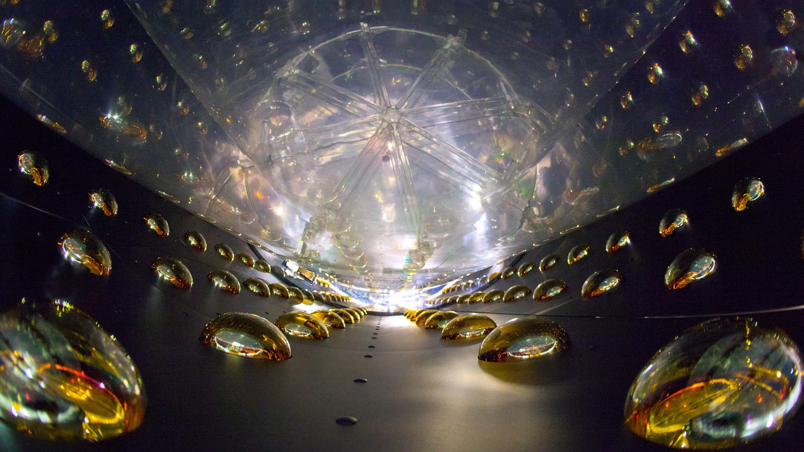 Resultado de imagen de Neutrinos libres por el universo