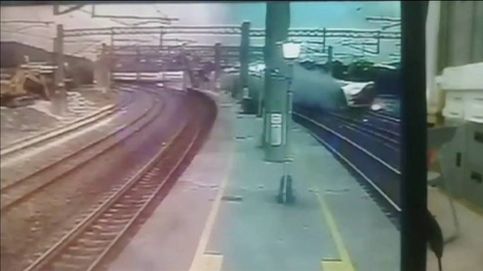 Momento del accidente de tren de Taiwán con al menos 18 muertos
