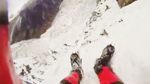 Alpinista graba su escalofriante caída