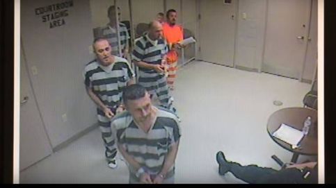 Presos de una cárcel de Texas tiran abajo la puerta para ayudar a un guardia infartado
