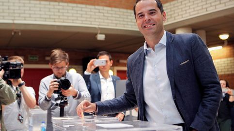 Elecciones municipales 2019: Ignacio Aguado acude a votar y pide a los madrileños que pongan nota a su partido