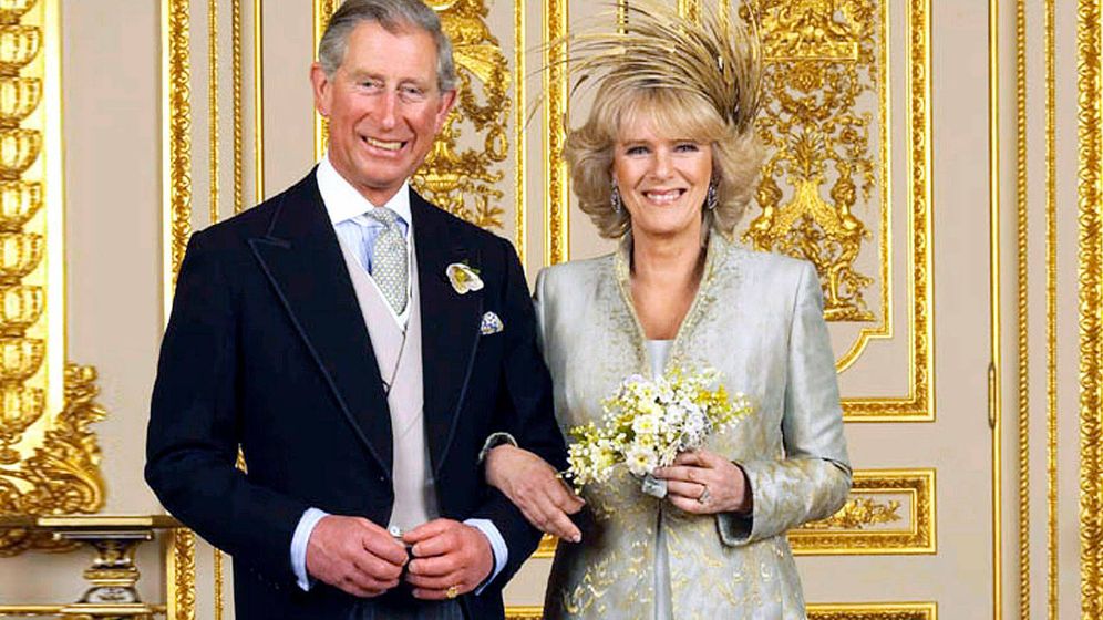 Foto: El príncipe Carlos y Camilla, el día de su boda. (Reuters)