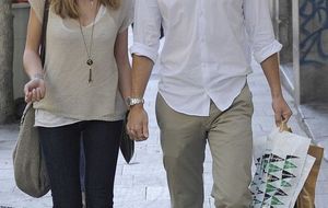 Amaia Salamanca, de paseo con su novio por Madrid