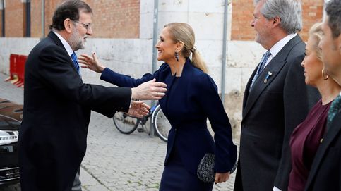 El beso de Rajoy a Cifuentes y todas las fotos del Premio Cervantes