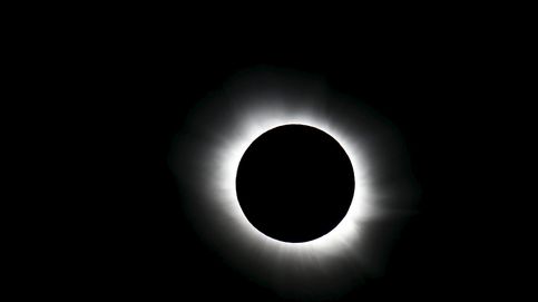 El eclipse de sol que da la bienvenida al equinoccio de primavera, en imágenes