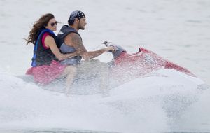 Eva Longoria y Eduardo Cruz surcan los mares en Miami