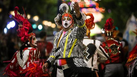 Masa de aire frío en Galicia y desfile inaugural del carnaval de Uruguay: el día en fotos