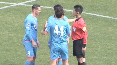 El tremendo enfado de Fernando Torres con el árbitro en la primera jornada de la liga japonesa