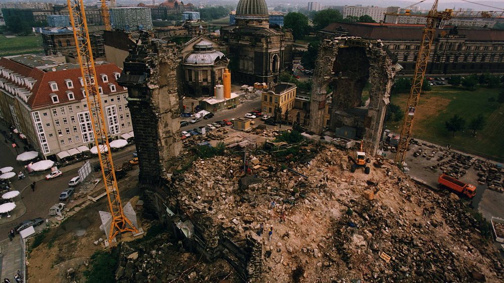 Foto: Las ruinas de Dresde, retratadas en 1995. (Cordon Press)