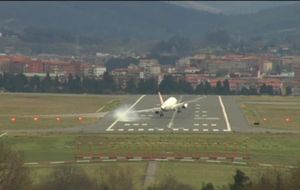 El viento dificulta los aterrizajes en Bilbao
