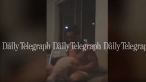 La lamentable escena de Mitchell Pearce simulando tener sexo con su perro