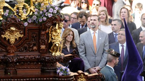 Felipe VI, un devoto más en las procesiones de Sevilla
