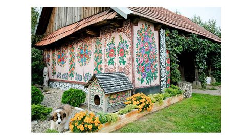 Así es el pueblo de Polonia que se recuperó de la II Guerra Mundial pintando flores