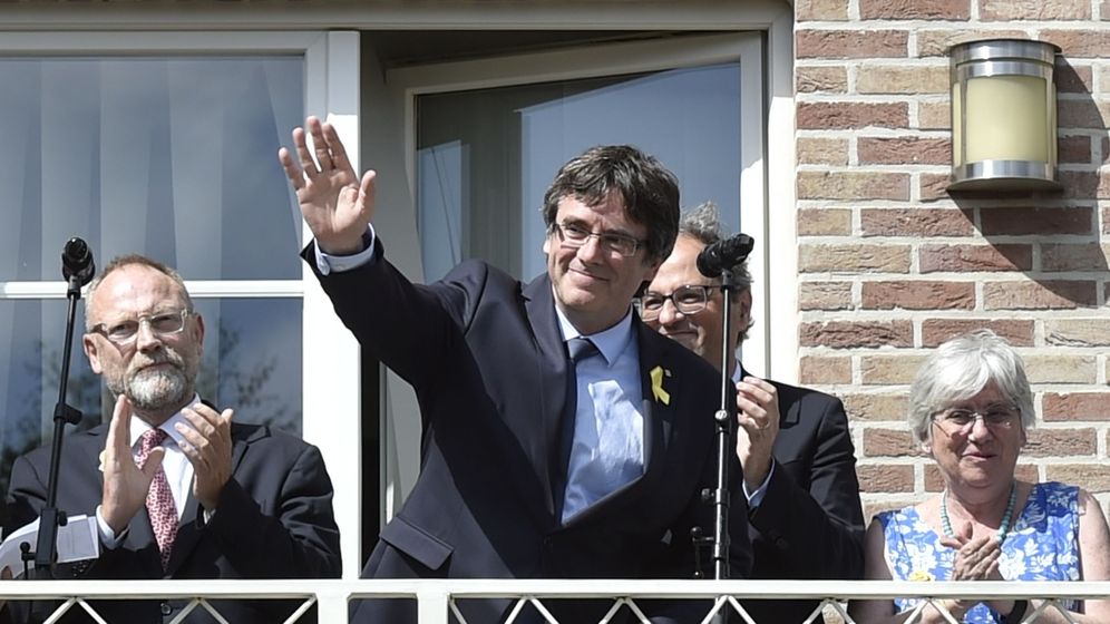 Foto: Puigdemont en su casa de Waterloo. (Reuters)