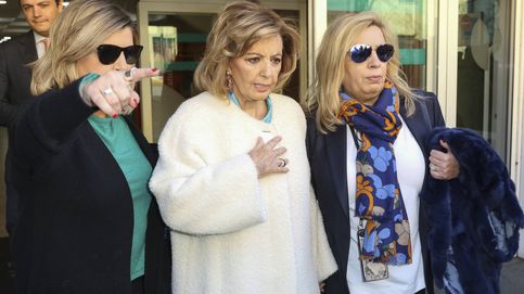 María Teresa Campos abandona el hospital arropada por Terelu y Camen Borrego