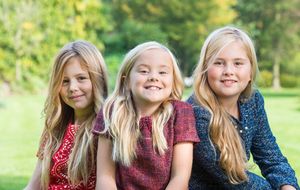 Amalia de Holanda posa con sus hermanas para celebrar su 11 cumpleaños