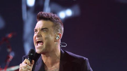 Robbie Williams intenta ligarse a una fan de 15 años en pleno concierto