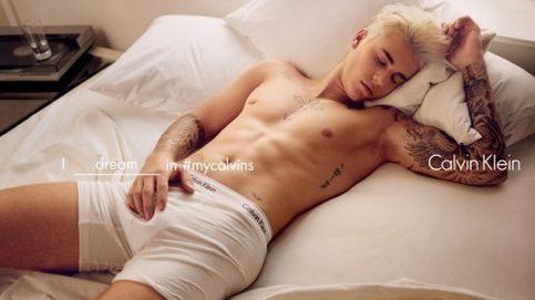 Justin Bieber vuelve a desnudarse para Calvin Klein y esta vez sin músculos de 'pega'
