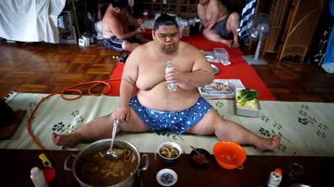 Ingerir 8.000 calorías diarias: el entrenamiento de los luchadores de sumo