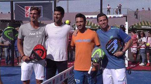 Novak Djokovic muestra sus dotes como jugador de pádel en el Mutua Madrid Open