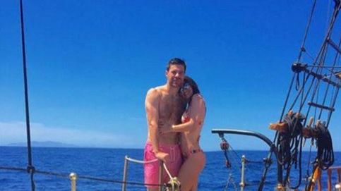 Las idílicas vacaciones de Xabi Alonso y Nagore Aranburu a bordo de un velero